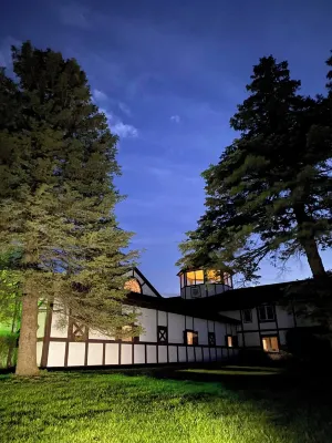 Horse lovers paradise with 2 bedrooms and WiFi, AC in Lake Geneva