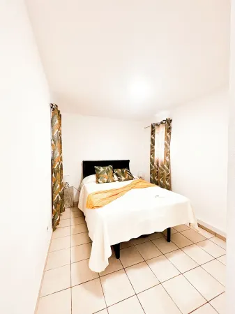 Big and Bright 3BD apt in the Center of Saint-Martin