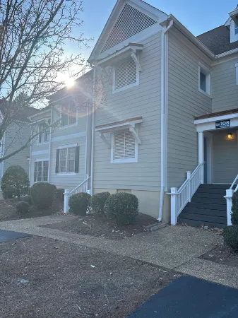 Charming 2-bedroom condo with WiFi, fitness room in awesome Williamsburg Отели рядом с достопримечательностью «Национальный исторический парк Йорктаун Батлфилд | Колониал»