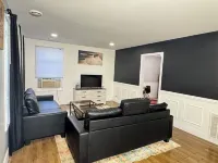 Entire Cozy Home + Free Wifi + Free Parking / Central location nearby freeway فنادق في Park Forest