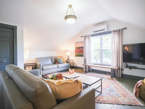 Cozy Loft in the Village of Virgil