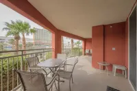 Riverfront Condo w/beach, boat launch, pool & spa
