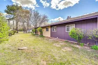 Pet-Friendly Camp Verde Home w/ Gas Grill! - parking
