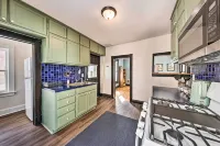 Newly Renovated Home Close to Dtwn Lawrence!