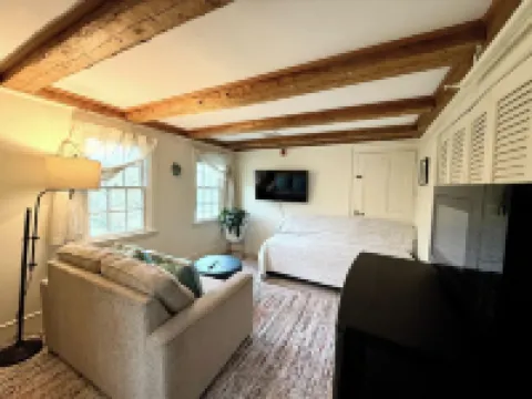 Quiet  Farm Stay Suite- Short Drive to Coast & Southern Maine Attractions Hotels in North Berwick