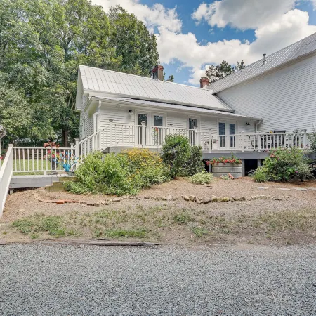 Historic & Charming Pittsboro Home w/ Fireplaces