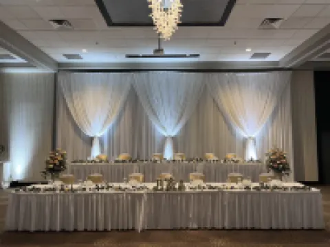 ダブルツリー バイ ヒルトン ホテル ブルーミントン ブルーミントンのホテル