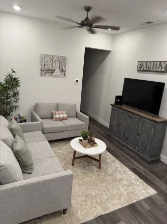 Charming super clean 1-bedroom house with WiFi heat and AC in tranquil Roseville