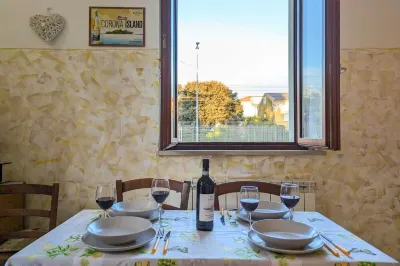 Newly built apartment within walking distance of the sea and the center. โรงแรมใน