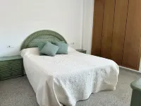 Charming 2-bedroom beach apartment in Patacona with AC, WiFi Hotels in Alboraya