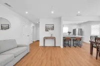 Glendora Route 66 Home Newly Renovated Spacious 4-bedroom with 6 bathrooms