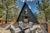 4bd AFrame Cabin with Hot Tub + 13,000ft Mountain Views + Hiking Close By