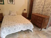 Maison Individuelle au Bord de la Rivière Hotels in Bernay