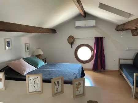 Lovely vacation home. Just 7 minutes' walk from the port, market and beaches. Отели рядом с достопримечательностью «Mas de Pierredon - Camping Sanary-sur-Mer - CAMPASUN»