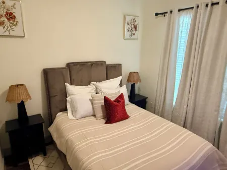 Chic apartment in charming Addison with AC, WiFi,Swimming Pool and A Gym