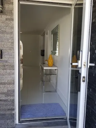4-bedroom house in wonderful North Miami with AC, WiFi Отели в г. Север Майами