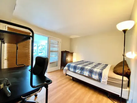 Spacious 5-bedroom house in welcoming Wilmington with WiFi, AC, Large Yard