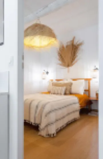 Large 1BR - 100m sea - Free Parking - First Floor