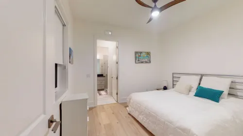 Cozy 1-bedroom apartment with pool, in charming St. Pete's Old Northeast