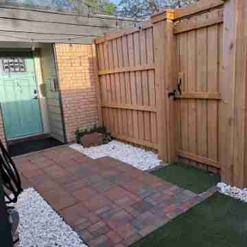 Charming 2-bedroom house with indoor hot tub and spa! Free EV Charger! Hotel Exterior