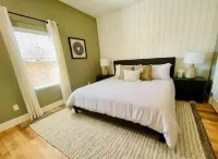 The Stay on Main/Modern Cottage/1 mi. to Old Town!