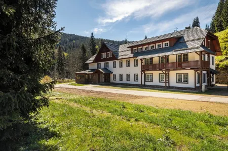 Špindl Lodge Apartments Self Check-in & Sauna Отели рядом с достопримечательностью «Špindlerův Mlýn Ski Resort»