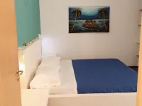 Apt. in Estoril, Boa Vista, Sal Rei, Cape Verde just 75 meters from the beach. Hotels in 