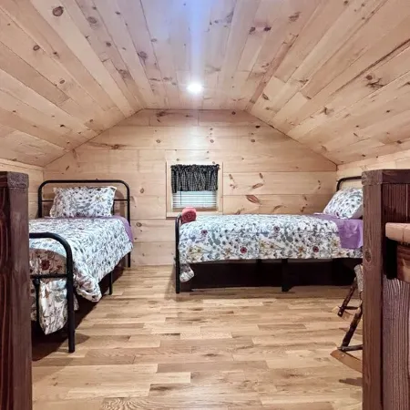 2Bdr  3Bd  1.5BA Cabin Located in the Heart of the New River Gorge National Park