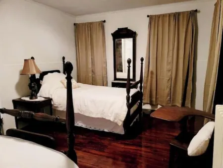 Historic Townhouse w/Antiques & Riverview Отели в г. Уотсонтаун