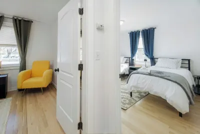 Spaciously Convenient Lake House 4 BR, 2 BA, 8 ppl Hotels near Brigham and Women's Hospital