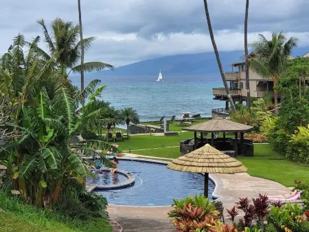 Oceanfront Spacious Retreat, Stunning Views with 2 Lanais, AC Comfort