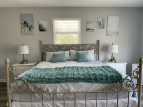 Charming Waterfront House w/ Private Fishing Pier