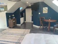 High-End Studio on Five Acre Estate with over 100 Five Star Reviews!