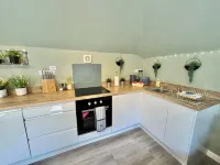 Luxe Chic Retreat - Tropical Vibes - Minutes Walk to Town and Beach - Sleeps 3