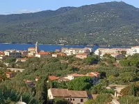 New, Comfortable Apartment, Sleeps 4, XL Garden Terrace. - 3-Star