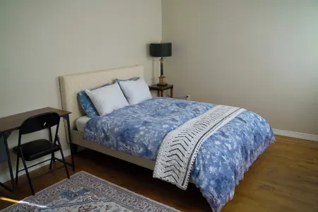 Spacious 3-bedroom apartment in West New York minutes to NYC Отели рядом с достопримечательностью «Запад Нью Йорк Паркс Департмент»