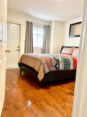 Fort McMurray Home - 4 Bedroom House: Perfect for Families & Business Отели в г. Форт Макмюррей