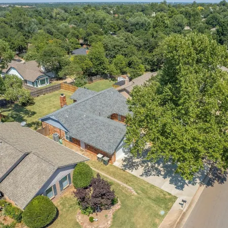 Chic 4BR Retreat with Big Backyard and Outdoor Dining Spaces