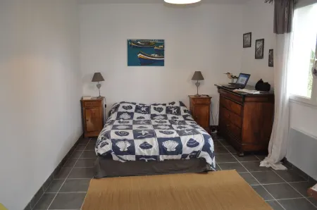 Family home near the beach, between Ile Tudy and Sainte Marine Отели в г. Комбри