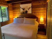 Waterfront Burton Loop - The Very Best Of Vashon, cozy cabin with a harbor view.