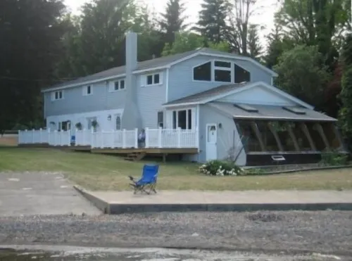 STUNNING WINE COUNTRY LAKE HOUSE, NICEST ON OWASCO LAKE