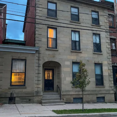 Suite stay in Uptown Saint John! Sleeps 12 TD Station & Aquatic Centre 5min walk