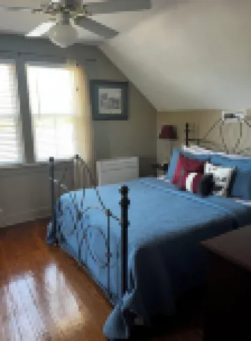 Charming 4-bedroom house in Hermann, MO.  Walking distance to downtown venues.