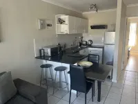 Sunny South Views, 200m From the Beach