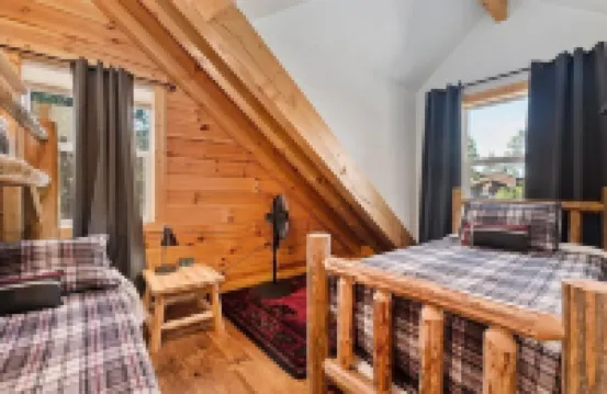 Log cabin with game room by skiing & lake