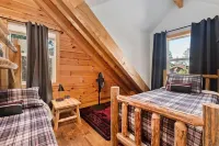 Log cabin with game room by skiing & lake