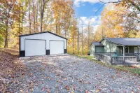 Vintage 50's & 60's theme Country Home on Wooded Acres near Franklin, Tennessee
