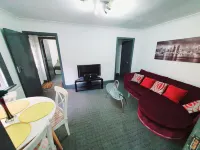 Amazing 5 Bedroom Home Away From Home Hotels in Feltham