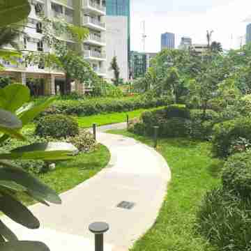 Classy 2BR Apartment + Netflix at Rockwell Makati Others