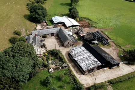 Cynynion Uchaf - 18th Century Farmhouse, Wales Border, Pets, Log Burner & Views Отели в г. Освестри